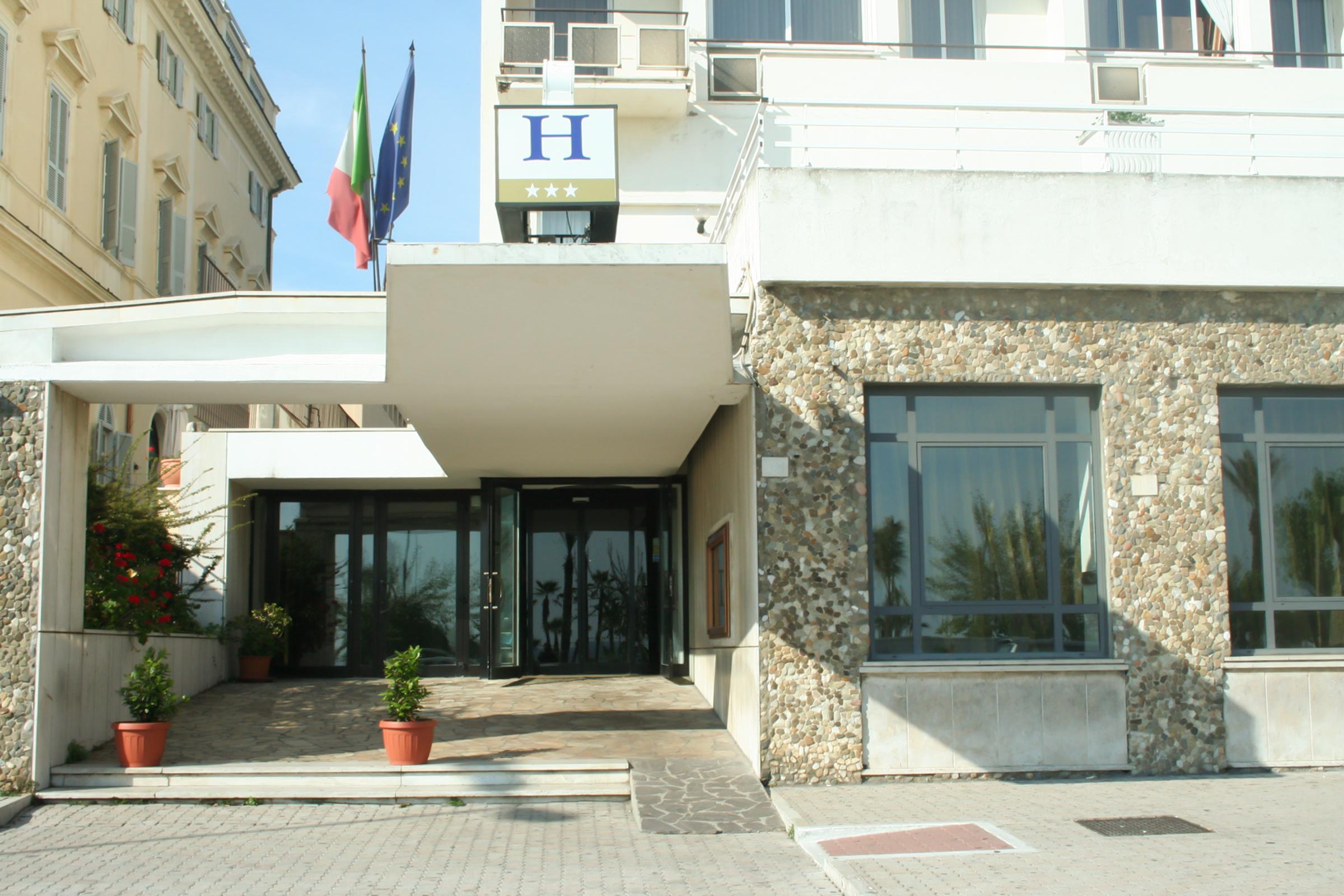 Hotel Mediterraneo Civitavecchia Luaran gambar