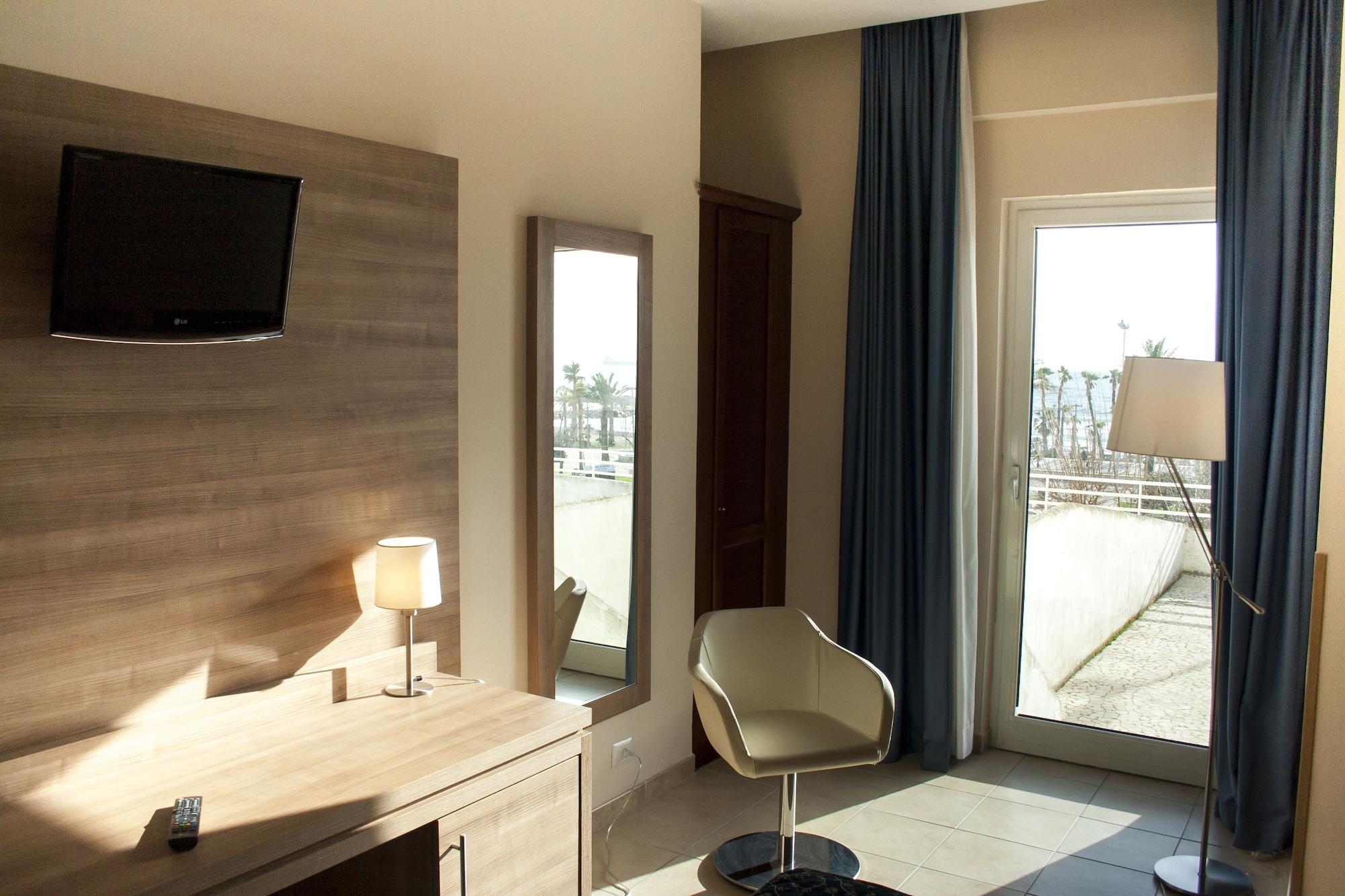 Hotel Mediterraneo Civitavecchia Luaran gambar