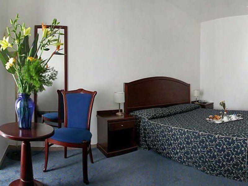 Hotel Mediterraneo Civitavecchia Bilik gambar