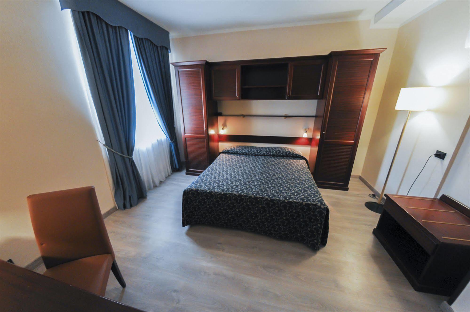 Hotel Mediterraneo Civitavecchia Luaran gambar